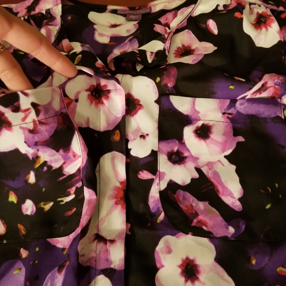 Beverly Drive Button Up - Picture 2 of 8